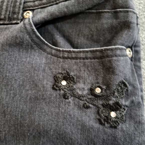 Vintage Penman's Women's Jeans Y2K Size 8 Black Embroidered Capris Stretchy - Picture 8 of 12